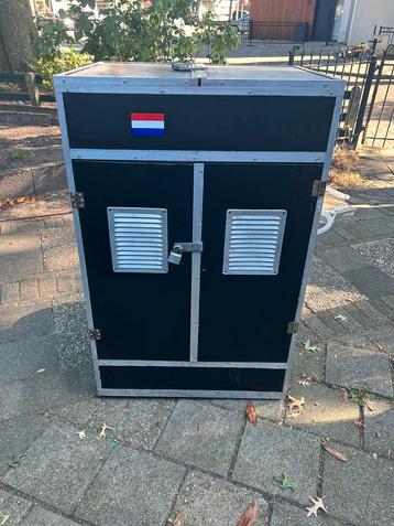 Concourskast / wedstrijdkast beschikbaar voor biedingen