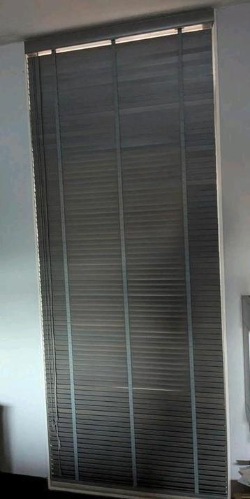 Mooie houten jaloezieën luxaflex lamellen hout! Grijs! beschikbaar voor biedingen