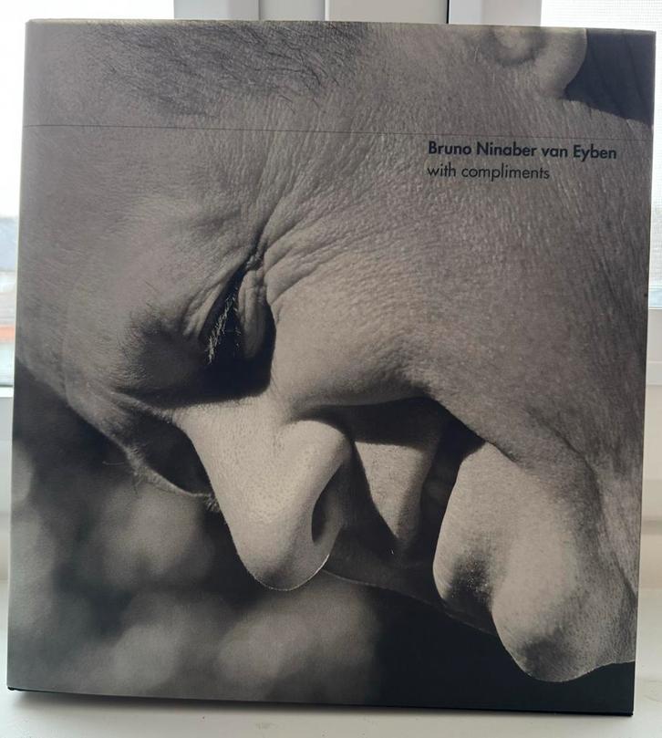 Bruno Ninaber van Eyben - With Compliments, Boeken, Kunst en Cultuur | Fotografie en Design, Nieuw, Overige onderwerpen, Ophalen
