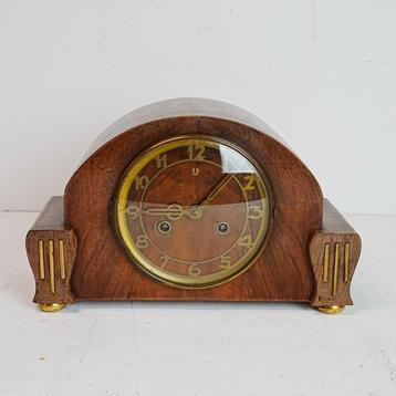Antieke pendule. beschikbaar voor biedingen