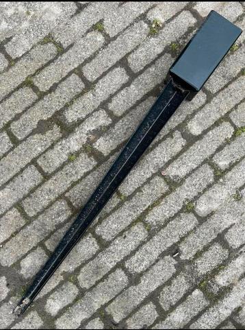 KOOPJE! NIEUWE Paalpunt Paalpin Grondpin Paalhouder Zwart beschikbaar voor biedingen