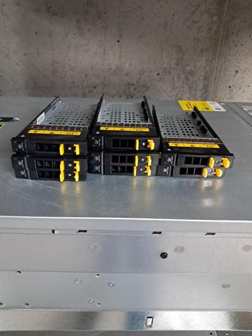 8x HP 3Par 2,5 inch caddy's beschikbaar voor biedingen