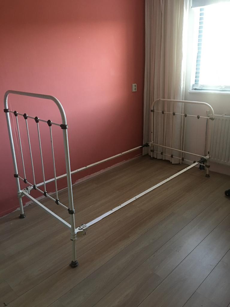 1 persoons frans spijlen bed 90x200, Huis en Inrichting, Slaapkamer | Bedden, Ophalen, 90 cm, Eenpersoons, Wit