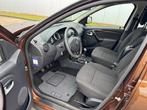 Dacia Duster 1.6 Lauréate 2wd , airco , trekhaak, Gebruikt, 4 cilinders, 1200 kg, Handgeschakeld