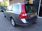 Volvo V70 2.0 D3 Summum Automaat / Leder / Navi, Auto's, Euro 5, Gebruikt, Beige, 1984 cc
