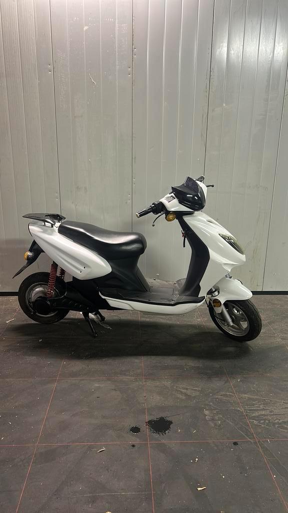 Seeyes E-Scooter 2015, Fietsen en Brommers, Brommers | Vespa, Gebruikt, Overige modellen, Maximaal 25 km/u, Ophalen