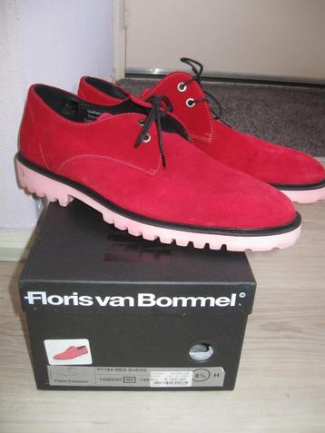 Floris van Bommel mooie suede rode schoen maat 8,5 als nieuw beschikbaar voor biedingen
