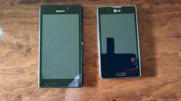 2 Mobiele Telefoons: LG & Sony - Goed Werkend! beschikbaar voor biedingen