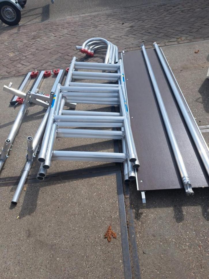 Te koop nieuwe schoorsteensteiger en zgan euroscaffold, Doe-het-zelf en Verbouw, Steigers, Nieuw, 5 meter of hoger, Ophalen of Verzenden