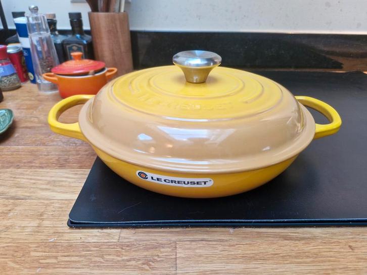 Le Creuset Campagnard 26cm Nectar - 2,2L, Huis en Inrichting, Keuken | Potten en Pannen, Nieuw, Koekenpan of Braadpan, Gietijzer
