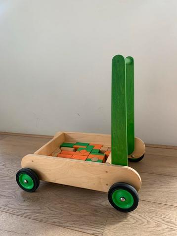 Houten loopwagen met Blokken beschikbaar voor biedingen