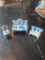 Antiek porselein miniatuur bankjes en stoeltje, Ophalen of Verzenden