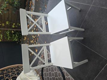 Mooie eetstoelen 8 stuks beschikbaar voor biedingen