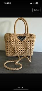 Prada tas, Sieraden, Tassen en Uiterlijk, Tassen | Damestassen, Ophalen of Verzenden, Zo goed als nieuw, Beige, Schoudertasje