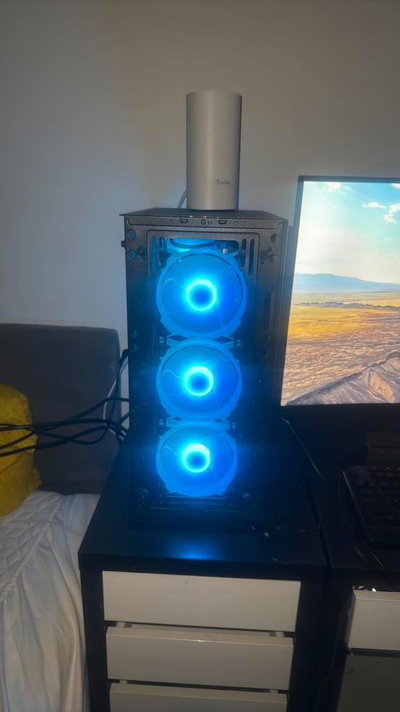 Game pc Rtx 4060, Spelcomputers en Games, Games | Pc, Zo goed als nieuw, Avontuur en Actie, Vanaf 12 jaar, Online, Ophalen