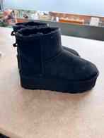 Ugg Classic Mini plateauzool zwart mt 39 -Zo goed als nieuw!, Kleding | Dames, Schoenen, Ophalen of Verzenden, Zo goed als nieuw
