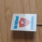 Speldje McMillan's pindakaas, Verzamelen, Speldjes, Pins en Buttons, Ophalen of Verzenden, Zo goed als nieuw