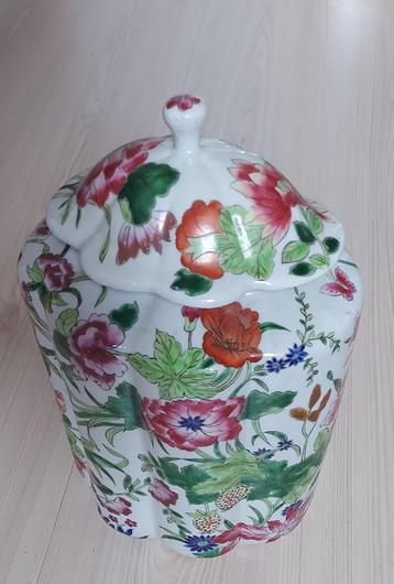 Chinese vaas beschikbaar voor biedingen