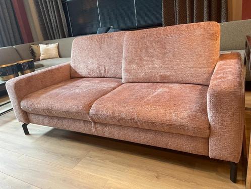 Bank met zitdiepte verstelling SHOWROOM MODEL, Huis en Inrichting, Banken | Bankstellen, Zo goed als nieuw, Rechte bank, Tweepersoons