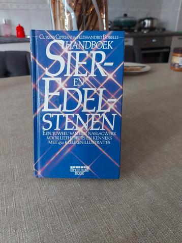 Handboek Sier- en Edelstenen beschikbaar voor biedingen