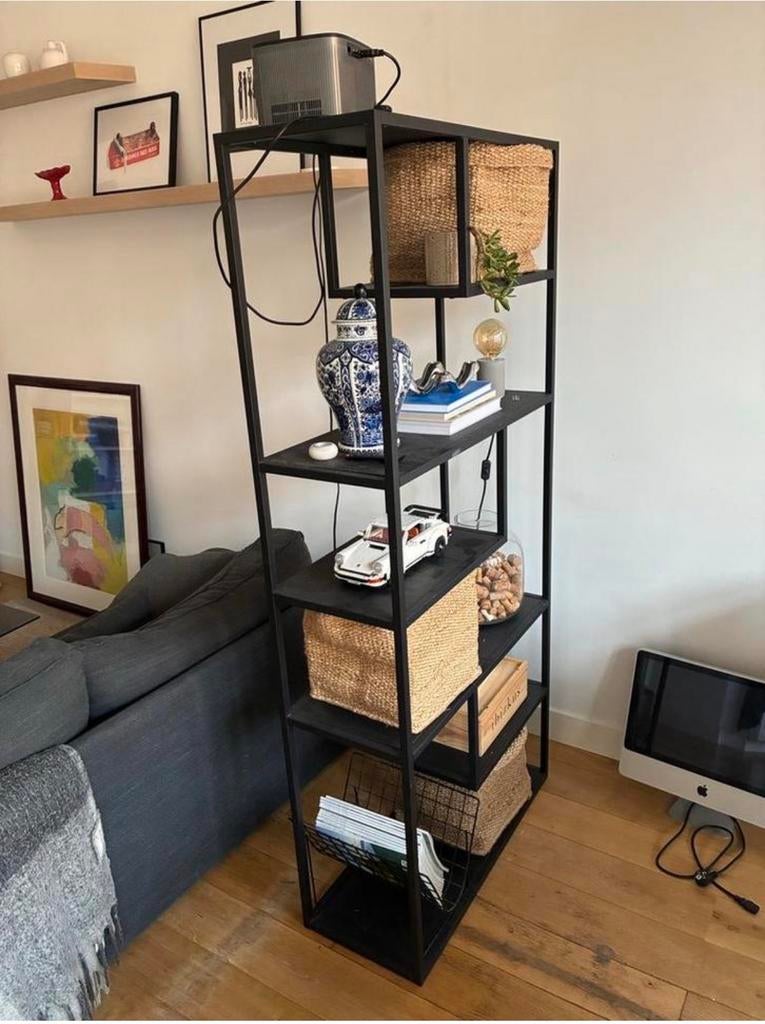 WOOOD Teun Vakkenkast Large Zwart - Stellingkast, Huis en Inrichting, Kasten | Boekenkasten, Ophalen, Met plank(en), 100 tot 150 cm