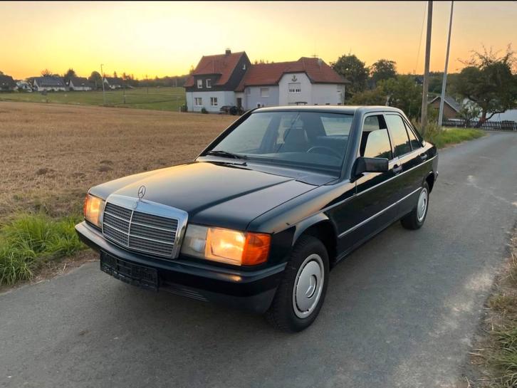 Mercedes 190D 1984 2 jaar keuring, Auto's, Mercedes-Benz, Particulier, 190-Serie, Diesel, Sedan, Handgeschakeld, Blauw, Blauw