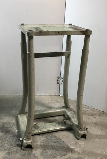 Vintage standaard, voet, gietijzer en gietstaal, 60x46x91 cm beschikbaar voor biedingen