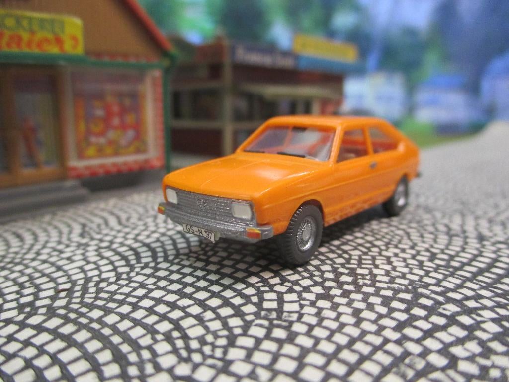 Volkswagen Passat B1 - Wiking oranje gemodificeerd, Hobby en Vrije tijd, Modelauto's | 1:87, Zo goed als nieuw, Auto, Wiking, Ophalen of Verzenden