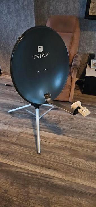 Te koop schotelantenne triax beschikbaar voor biedingen