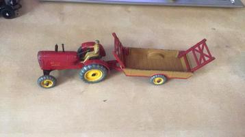 DINKY TOYS TRACTOR + HOOIWAGEN MASSEY HARRIS LICHT BESPEELD beschikbaar voor biedingen