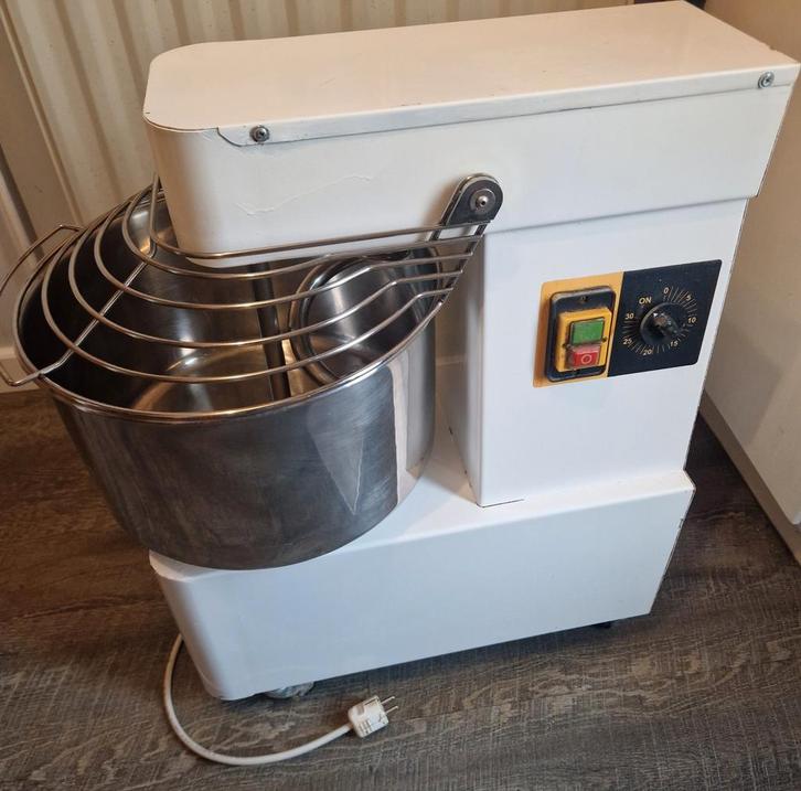 Prismafood, professioneel spiraal/deegmixer werkend te zien, Zakelijke goederen, Horeca | Keukenapparatuur, Ophalen