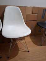 4 witte Eames stoelen Vitra DSR, Chromen pootjes, Huis en Inrichting, Stoelen, Ophalen, Gebruikt, Wit, Vier