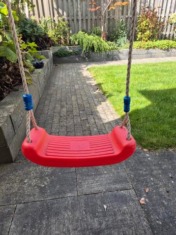 Rood Schommelzitje met touw beschikbaar voor biedingen