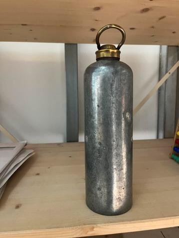 Ouderwetse kruik beschikbaar voor biedingen