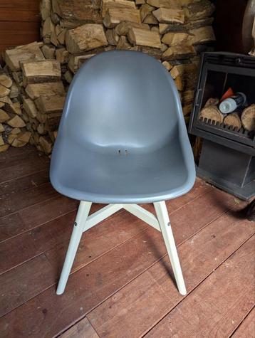 IKEA dining chairs – set of 4 (grey/white) beschikbaar voor biedingen