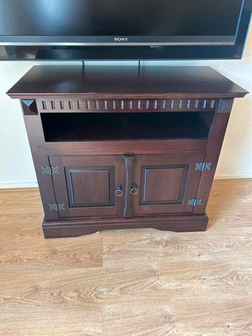 Mooie houten dressoir/tv-meubel beschikbaar voor biedingen