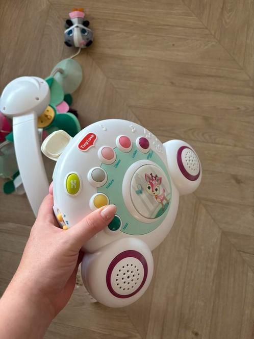Box mobiel Tiny Love, Kinderen en Baby's, Speelgoed | Babyspeelgoed, Zo goed als nieuw, Mobiel, Ophalen