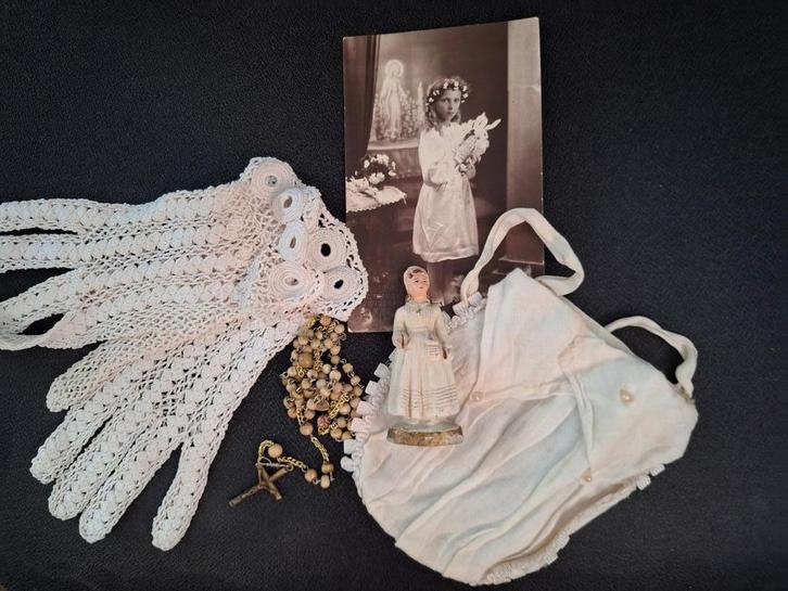 leuke communieset: tasje, popje, handschoenen, rozenkrans, Antiek en Kunst, Antiek | Religie, Ophalen