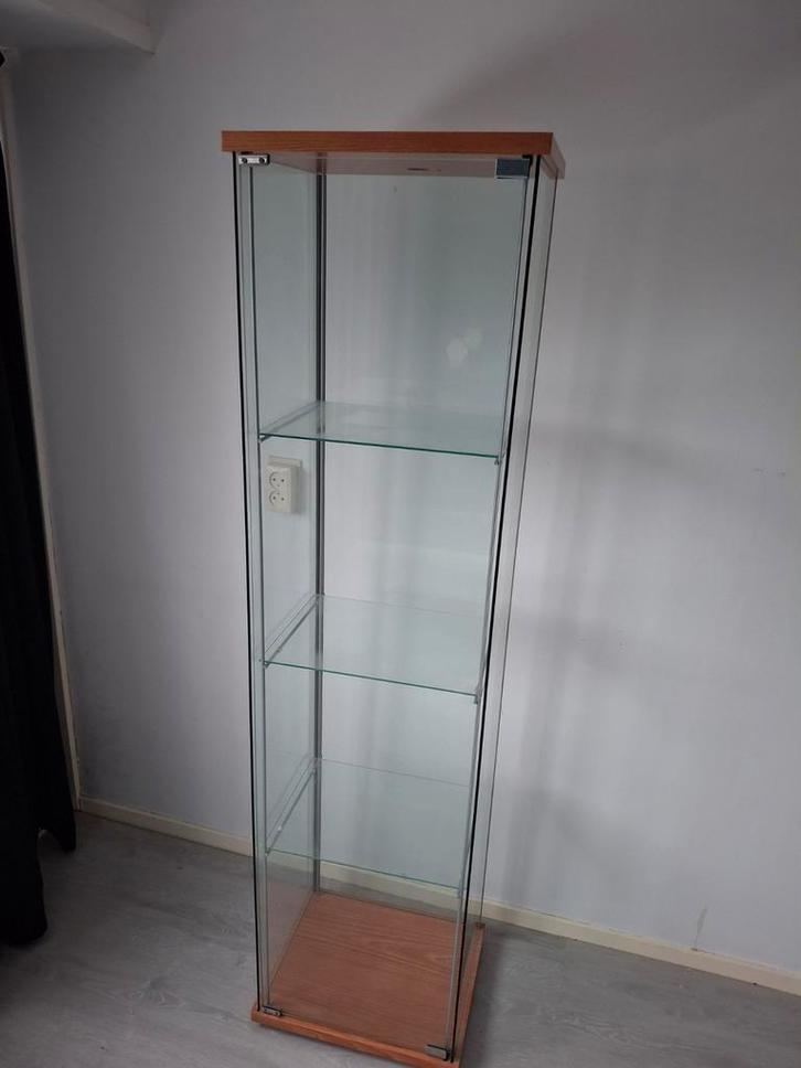 Glazen Vitrinekast met Houten Details, Huis en Inrichting, Kasten | Vitrinekasten, Zo goed als nieuw, 150 tot 200 cm, 50 tot 100 cm