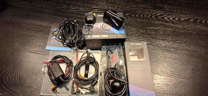 Nextbase 422GW Dashcam + Rear Window Camera + hardware set, Auto diversen, Dashcams, Zo goed als nieuw, Ophalen of Verzenden