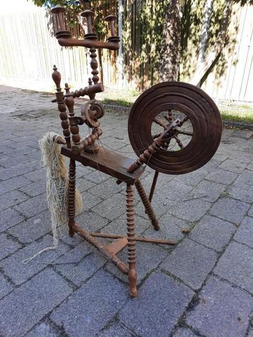 Antiek houten spinnewiel – decoratief of functioneel beschikbaar voor biedingen