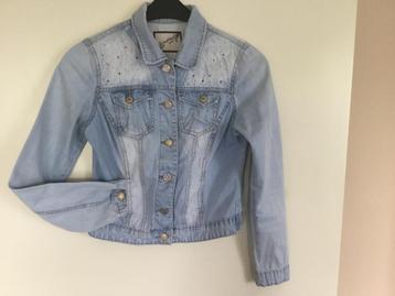 Mooi spijkerjasje M valt als S van ZARA beschikbaar voor biedingen