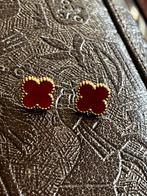 Rood met goud, leuke oorbellen, klavertjes, Sieraden, Tassen en Uiterlijk, Oorbellen, Overige materialen, Nieuw, Ophalen of Verzenden