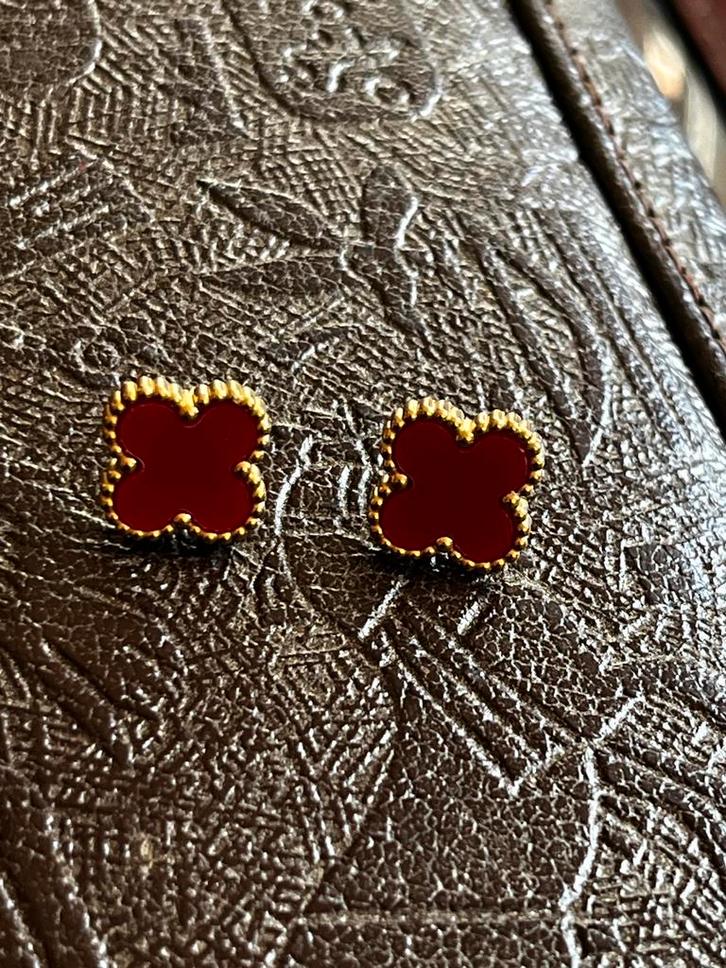 Rood met goud, leuke oorbellen, klavertjes, Sieraden, Tassen en Uiterlijk, Oorbellen, Nieuw, Knopjes of Stekers, Overige materialen