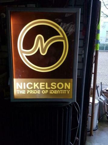 Lichtreclame NICKELSON | The Pride of Identity lichtbak beschikbaar voor biedingen