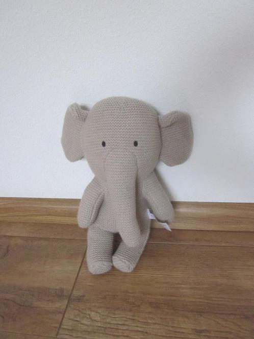 Hema grijs gebreide olifant knuffel korreltjes vulling in bi, Kinderen en Baby's, Speelgoed | Knuffels en Pluche, Nieuw, Olifant