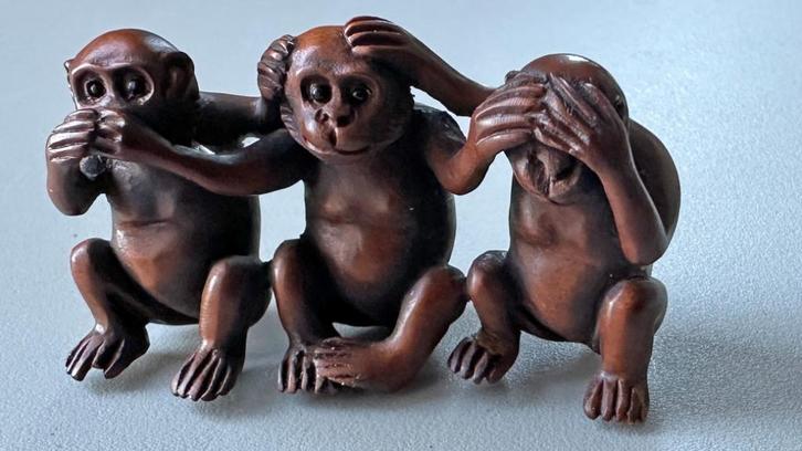 Boxwood Netsuke van drie aapjes Horen Zien en Zwijgen, Antiek en Kunst, Kunst | Niet-Westerse kunst, Ophalen of Verzenden