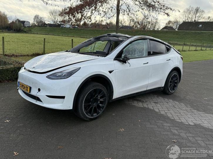 Tesla Model Y 58 kWh (bj 2023, automaat), Auto diversen, Schadeauto's, Tesla, Automaat, Elektrisch, SUV of Terreinwagen, Wit