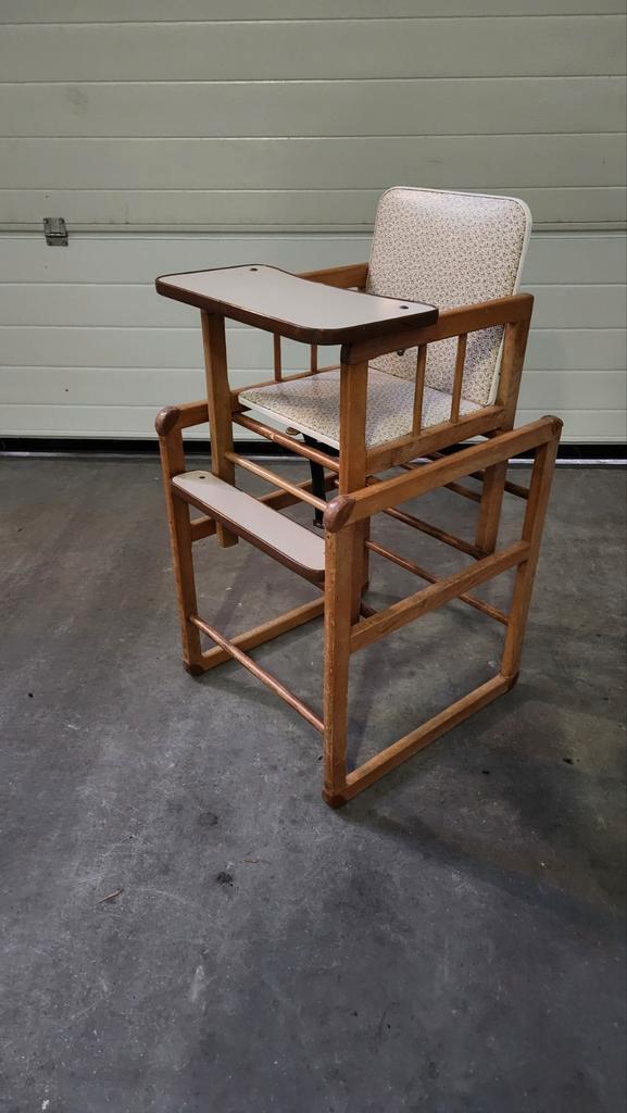 Vintage Houten Kinderstoel met eetblad., Kinderen en Baby's, Kinderstoelen, Gebruikt, Meegroeistoel, Afneembaar eetblad, Ophalen