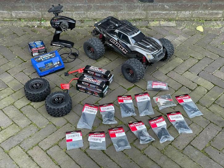 Traxxas MAXX 4S Compleet / Lader / Accu / Zender - 1/10 4x4, Hobby en Vrije tijd, Modelbouw | Radiografisch | Auto's, Gebruikt